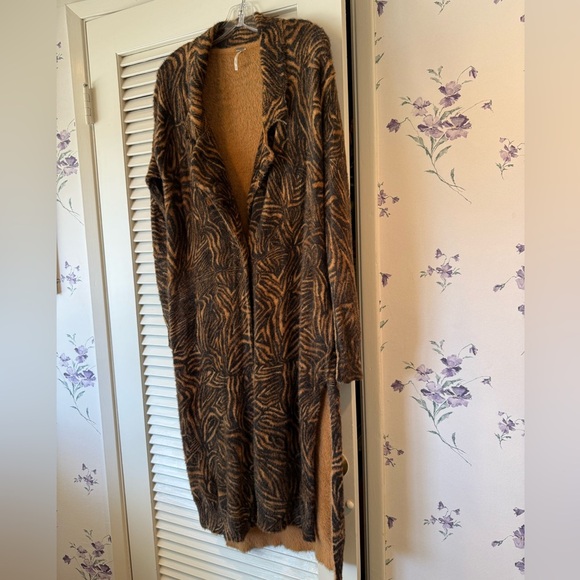 Free People Animal Print Long Cardigan with Collar and Buttons Size Small - Picture 2 of 9